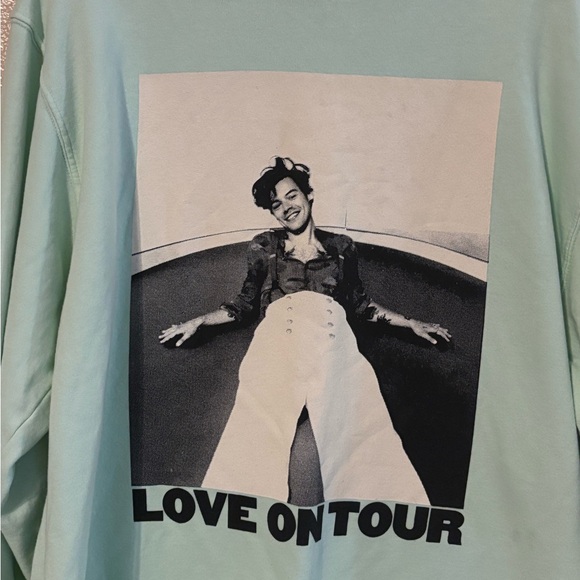Tops - Women’s Harry Styles Sweatshirt 
“Love On Tour”